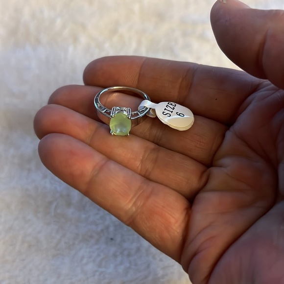 Sterling Silver Green Chalcedony Ring – Size 6 - Picture 2 of 4